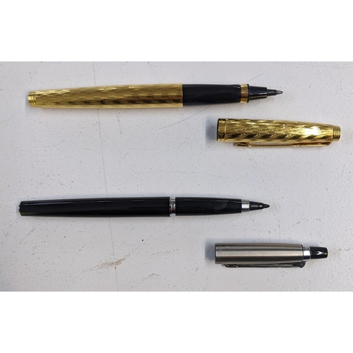 120 - A boxed gold plated Parker pen and boxed Parker felt tip pen Location: CAB3