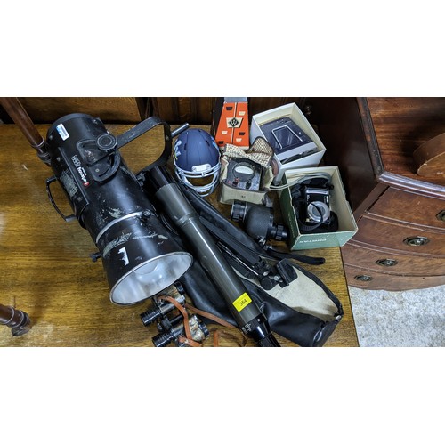 354 - Photographic equipment, a telescope, a Glanz monocular and other items
Location:G

If there is no co... 