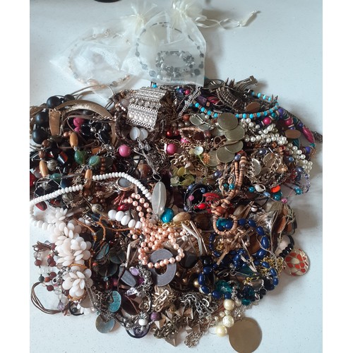 139 - A large quantity of costume jewellery to include late 20th Century to modern day bead necklaces to i... 