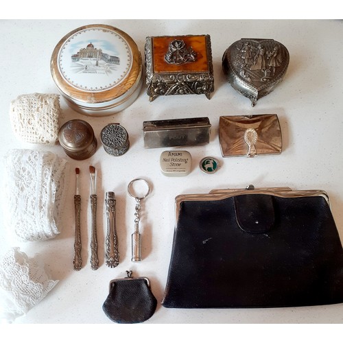 248 - Decorative dressing table items and collectables to include an Edwardian clutch and purse, lengths o... 