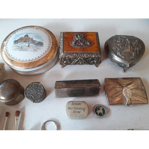 248 - Decorative dressing table items and collectables to include an Edwardian clutch and purse, lengths o... 