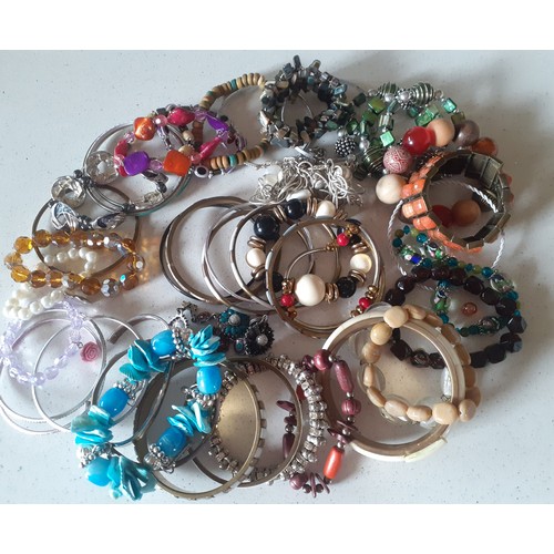 139 - A large quantity of costume jewellery to include late 20th Century to modern day bead necklaces to i... 