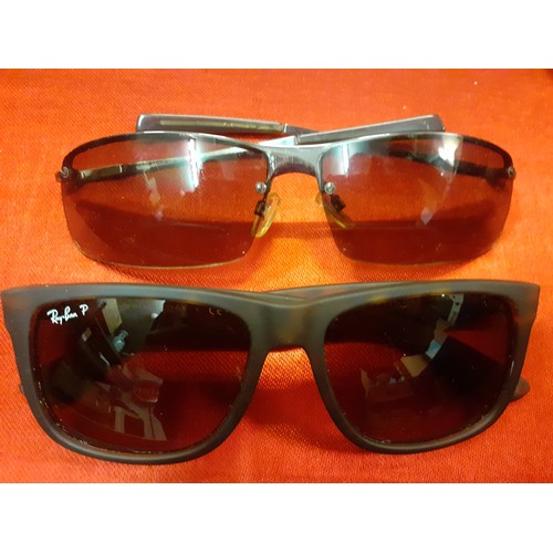 75 - Ray Bans- A pair of Ray Ban Justin 4165 mock tortoiseshell rubber coated sunglasses with branded cas... 