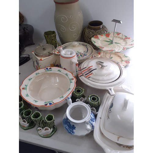 205 - Mixed household ceramics and kitchenware to include a Wedgwood lilac Jasperware jug together with st... 