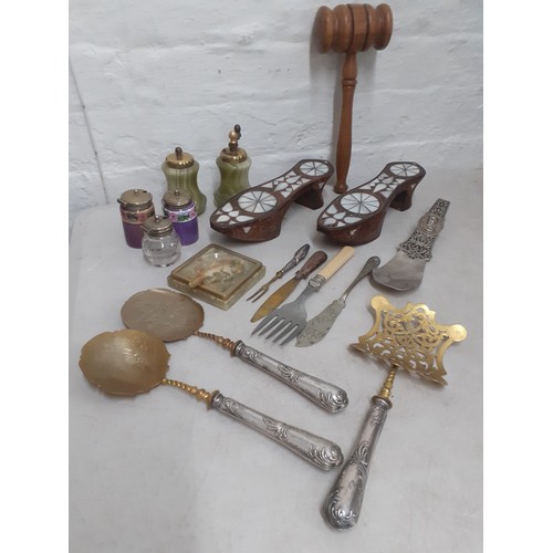 244 - Collectables to include an oak auctioneer's gavel, treen and mother of pearl inlaid ornamental shoes... 