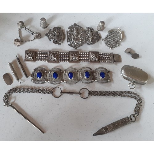 86 - A group of silver and white metal items to include a sovereign case, a partial chatelaine with needl... 