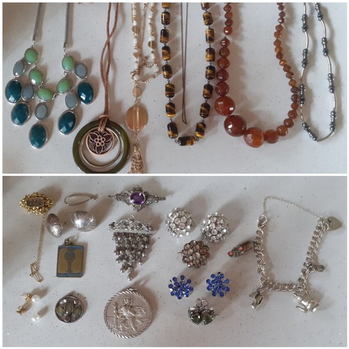 88 - A quantity of costume jewellery to include a tiger's eye necklace, silver items to include a charm b... 