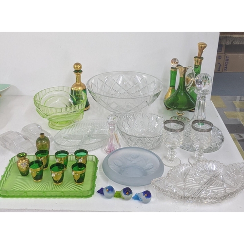 238 - Mixed glassware to include a pair of etched wine glasses, a Victorian gilt green scent bottle, Venet... 