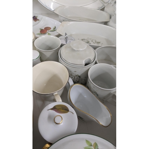 242 - A collection of mixed ceramics to include Porcelain Real Brasil white blossom part tea/dinner servic... 