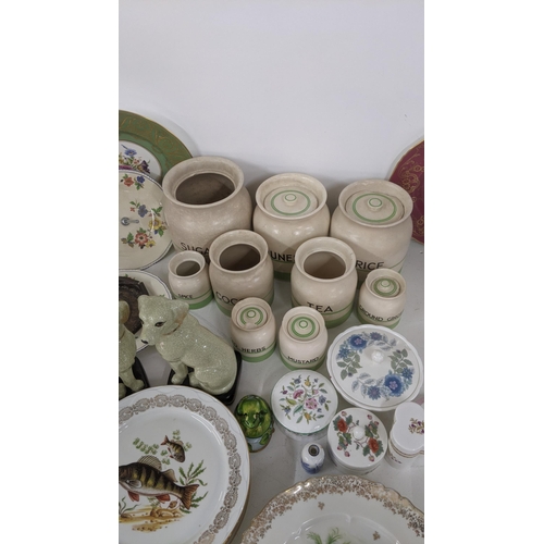 371 - Mixed ceramics to include a late 19th/early 20th century Japanese scent bottle A/F along with a pair... 