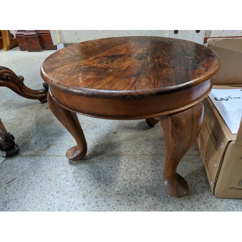 108 - A boxed Ultra Vac, and an early 20th century walnut small stool on cabriole legs Location: G
If ther... 