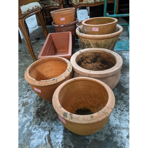 127 - A group of terracotta garden pots and a planter Location: G
If there is no condition report shown, p... 