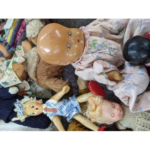 14 - Children's toys and dolls to include some modern examples, a world jigsaw and a small box collectabl... 