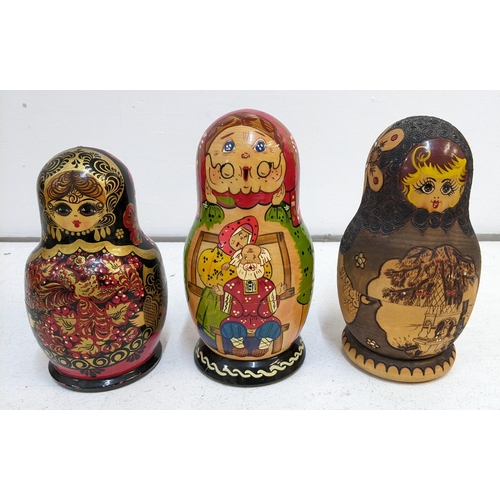 249 - Three Russian dolls, one decorated with black and red flora, one depicting an elderly couple Locatio... 