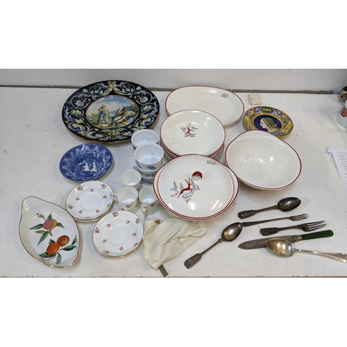 254 - Mixed crockery to include a Crown Devon Fieldings part dinner service, Royal Worcester hors d'oeuvre... 