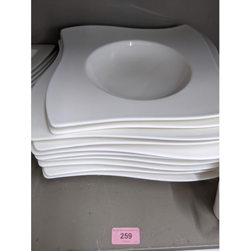 259 - A Villeroy & Boch dinner service, all white in a minimalistic design
Location: R:2.4/R:2.5
If there ... 