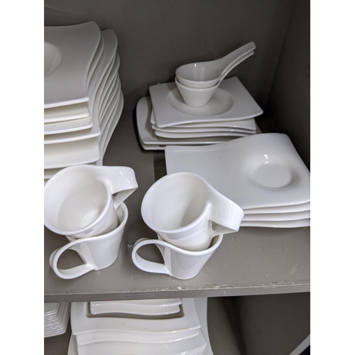 259 - A Villeroy & Boch dinner service, all white in a minimalistic design
Location: R:2.4/R:2.5
If there ... 