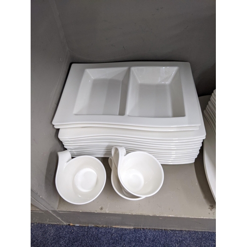 259 - A Villeroy & Boch dinner service, all white in a minimalistic design
Location: R:2.4/R:2.5
If there ... 