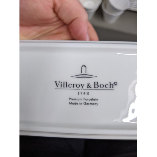 259 - A Villeroy & Boch dinner service, all white in a minimalistic design
Location: R:2.4/R:2.5
If there ... 