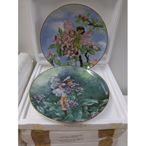 278 - Six Villeroy & Bosch collectors plates and nine Spode Christmas plates along with a still life glass... 