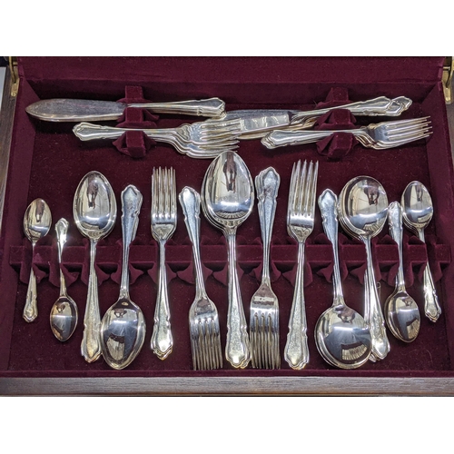 289 - An 86 piece Mulberry Hall Sheffield canteen of cutlery to include eight seven piece settings, eight ... 