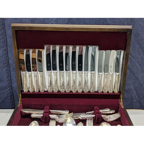 289 - An 86 piece Mulberry Hall Sheffield canteen of cutlery to include eight seven piece settings, eight ... 