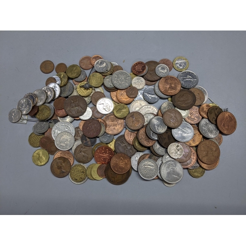 290 - Miscellaneous coins to include a Maltese LM1, half crowns, new 5p and 10ps, three pence pieces and o... 