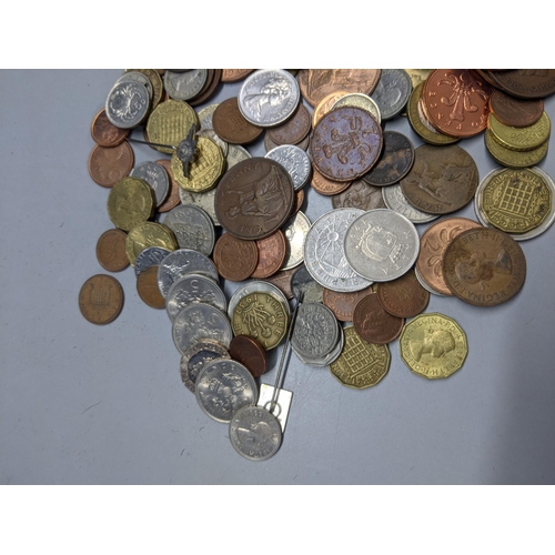 290 - Miscellaneous coins to include a Maltese LM1, half crowns, new 5p and 10ps, three pence pieces and o... 