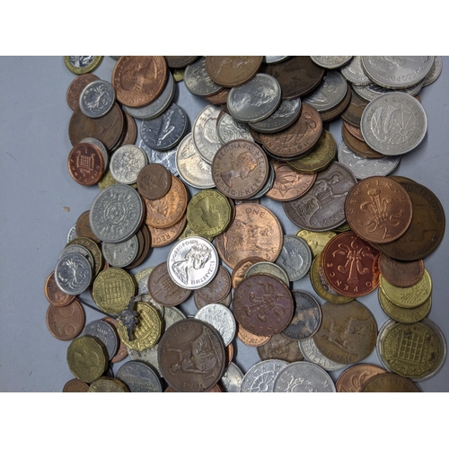 290 - Miscellaneous coins to include a Maltese LM1, half crowns, new 5p and 10ps, three pence pieces and o... 