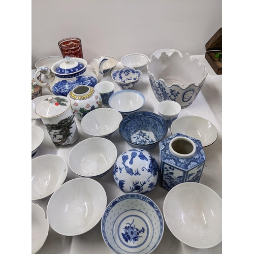 30 - A mixed lot of ceramics to include a Wedgwood Susie Cooper design 'Corn Poppy' part tea set, a Ville... 