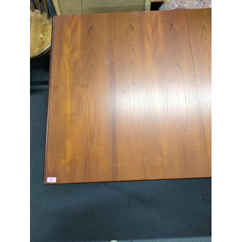 32 - A 1970's teak extending dining table, with an additional leaf
Location: A2B
If there is no condition... 