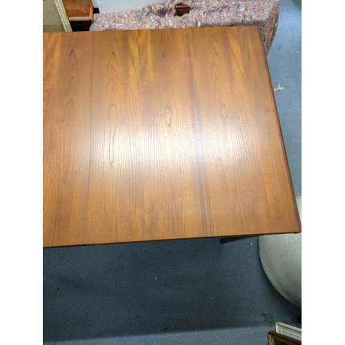 32 - A 1970's teak extending dining table, with an additional leaf
Location: A2B
If there is no condition... 