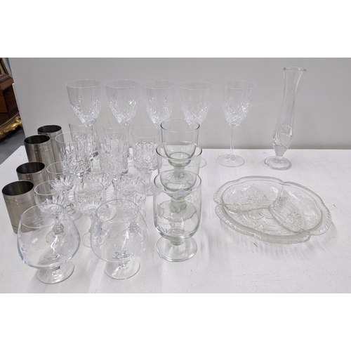 412 - Mixed glassware to include crystal cut glass sherry glasses and wine glasses, a hors d'oeuvres dish,... 