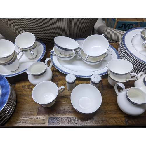 470 - A Royal Doulton Atlanta tea and dinner service comprising approx. 103 pieces Location:G
If there is ... 