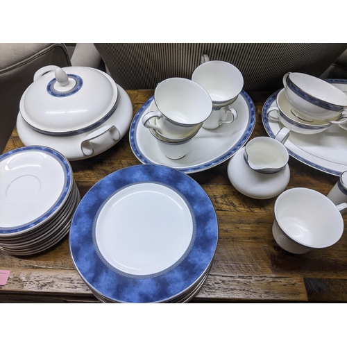 470 - A Royal Doulton Atlanta tea and dinner service comprising approx. 103 pieces Location:G
If there is ... 