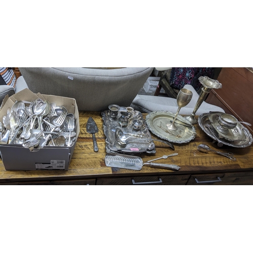 471 - A mixed lot of silver plate to include trays, flatware, and other items Location:G
If there is no co... 