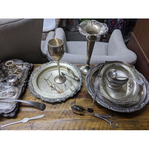 471 - A mixed lot of silver plate to include trays, flatware, and other items Location:G
If there is no co... 