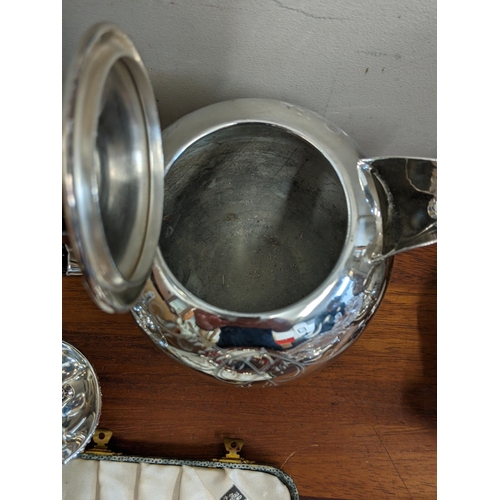 52 - Silver plate to include a tea pot, a tea strainer, Kings pattern tea spoons, sugar bowls and other i... 