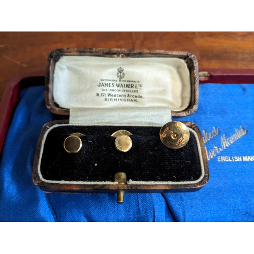 81 - Set of three 9ct gold dress studs, Birmingham 1939, markers mark HG&S Henry Griffiths & Sons, in a J... 