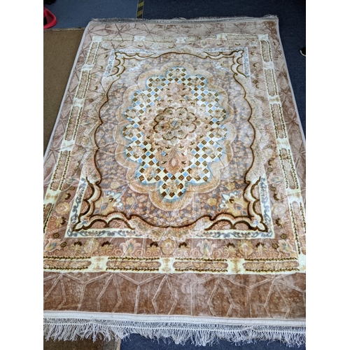 88 - A contemporary rug with central flower head medallion, multiguard borders, tasselled ends 140x 160.5... 