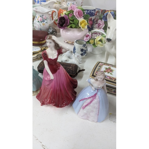 432 - A mixed lot to include a Meiji Imari Japanese vase, a Lladro figure '5221 Sweet Scent', three Coalpo... 