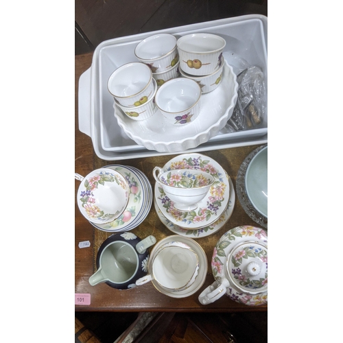 60 - Ceramics and glassware to include a Copeland sugar and cream, a Paragon Country Lane, pattern breakf... 