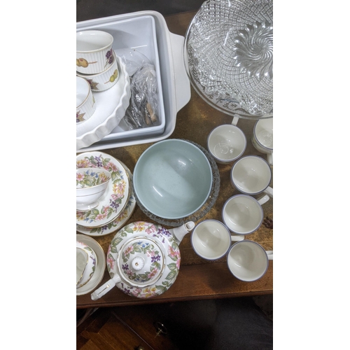 60 - Ceramics and glassware to include a Copeland sugar and cream, a Paragon Country Lane, pattern breakf... 