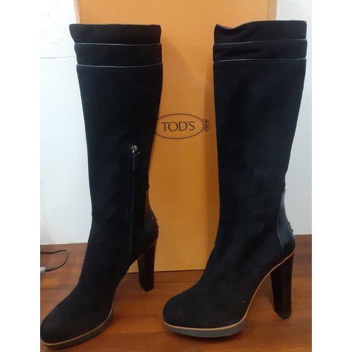 19 - Tods- A pair of ladies unworn 'Plateau Cuoio' knee high black suede and leather knee high boots with... 