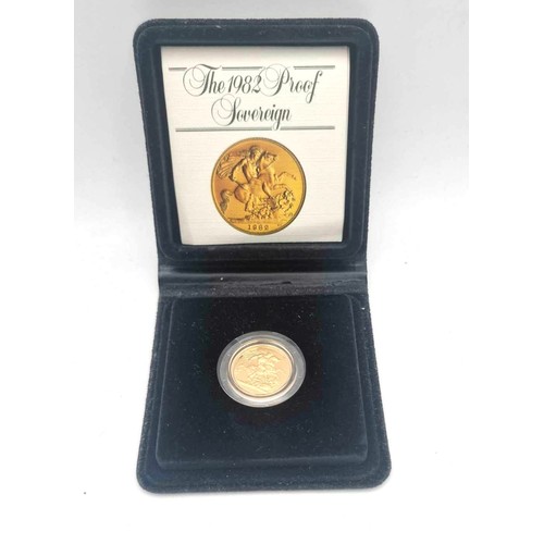 39 - United Kingdom - Elizabeth II (1952-2022), 1982 Gold Proof Sovereign, together with original black b... 