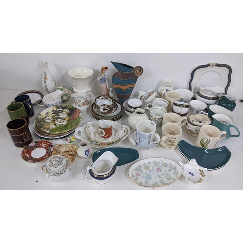 339 - A mixed lot to include a Limoges Haviland sugar pot, early 20th century Doulton miniature tea set an... 