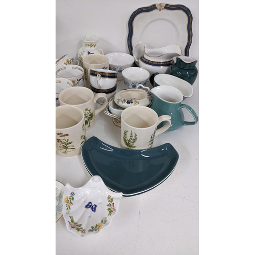 339 - A mixed lot to include a Limoges Haviland sugar pot, early 20th century Doulton miniature tea set an... 