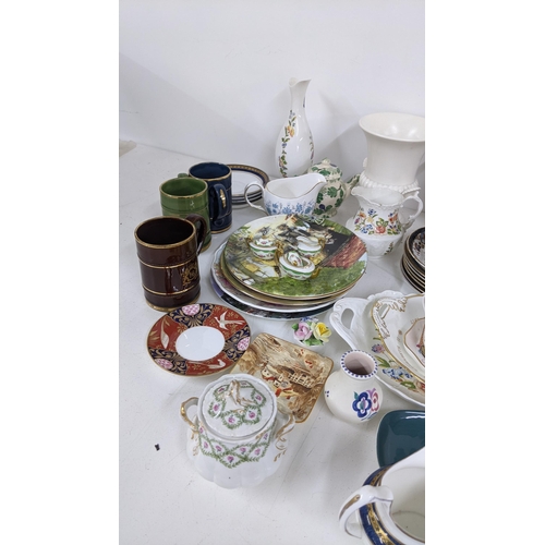 339 - A mixed lot to include a Limoges Haviland sugar pot, early 20th century Doulton miniature tea set an... 