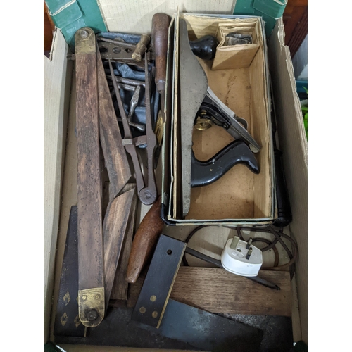 511 - A selection of vintage tools to include a boxed Record Jack plane, various set squares, angle gauge,... 