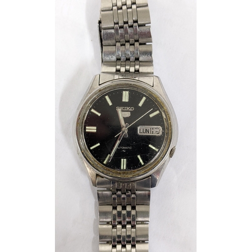 521 - A Seiko 5 Automatic day/date gent's stainless steel wristwatch Location:CAB
 If there is no conditio... 